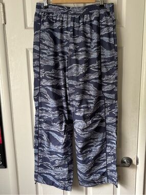 BDG Urban Outfitters Blue Camo Cargo Pants size large NWT